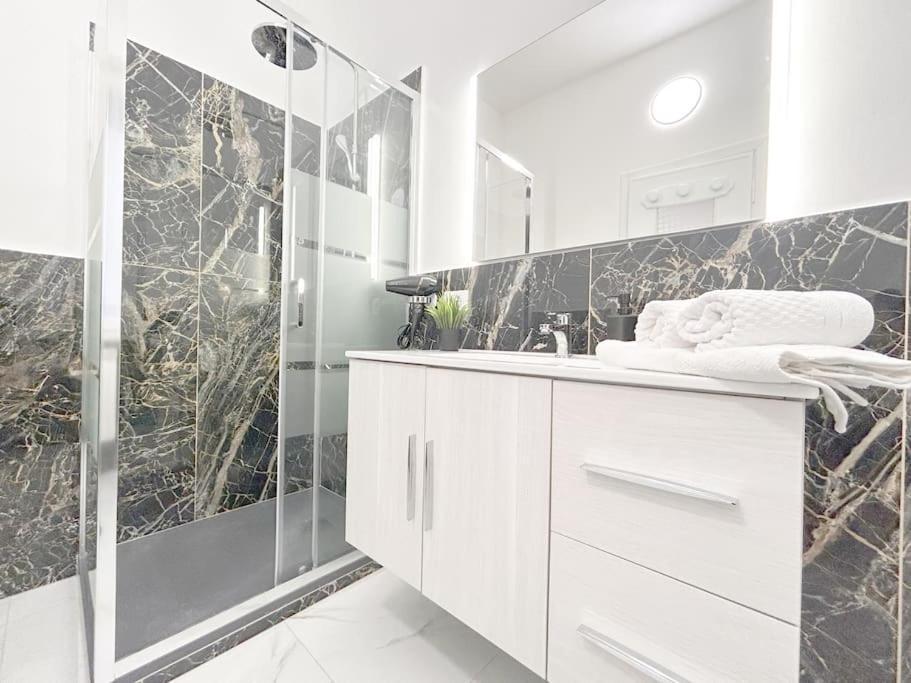Elegant Apartment - Wifi - Smart Tv - Netflix Genua Buitenkant foto