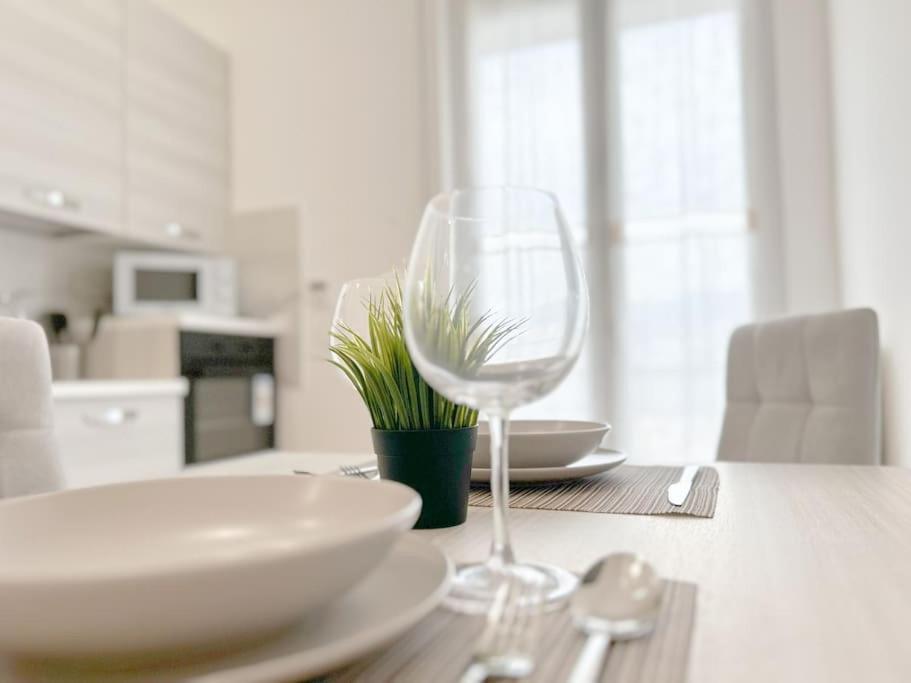Elegant Apartment - Wifi - Smart Tv - Netflix Genua Buitenkant foto